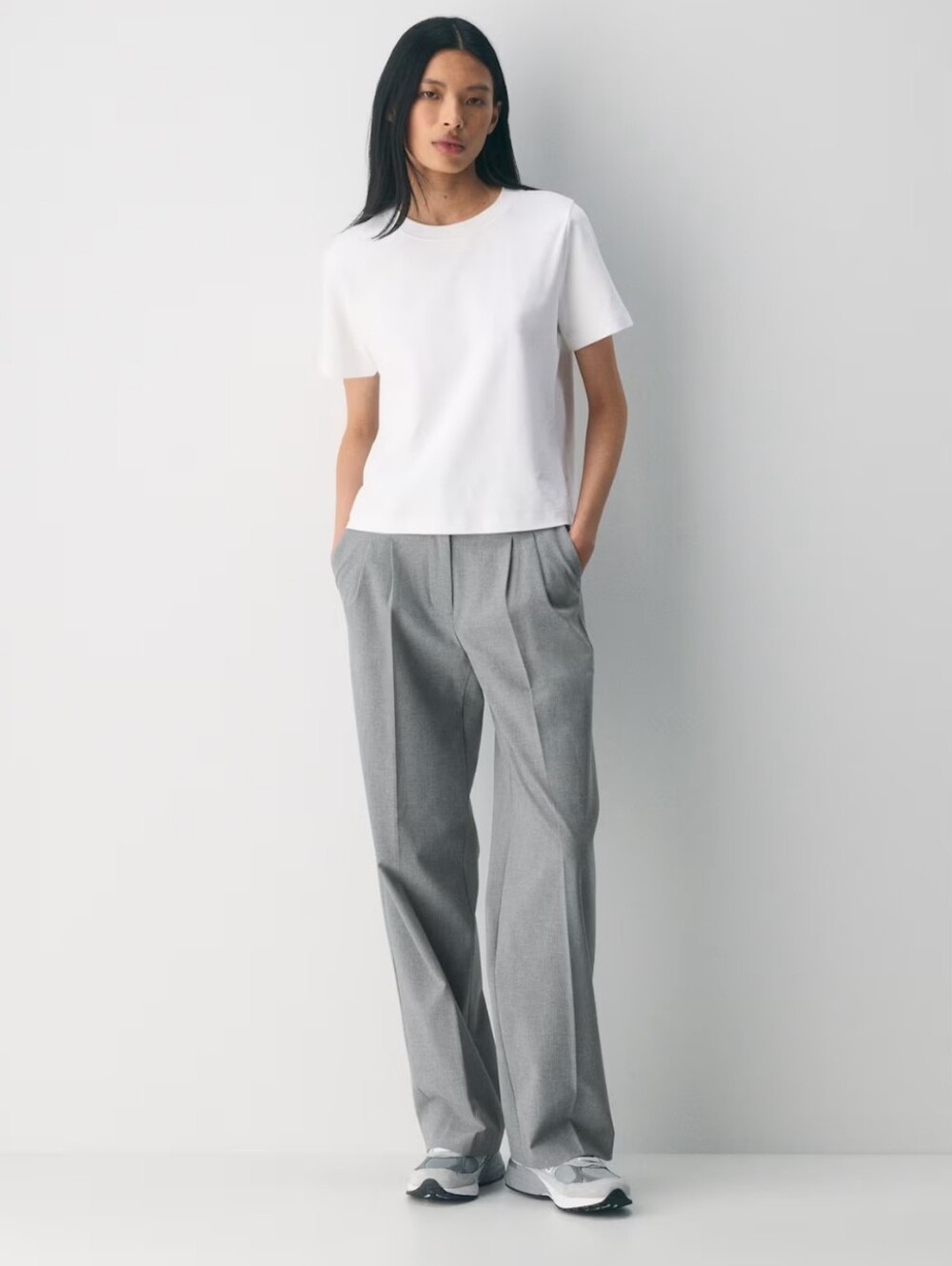 Aritzia Babaton Foundation Crew T-Shirt in White
